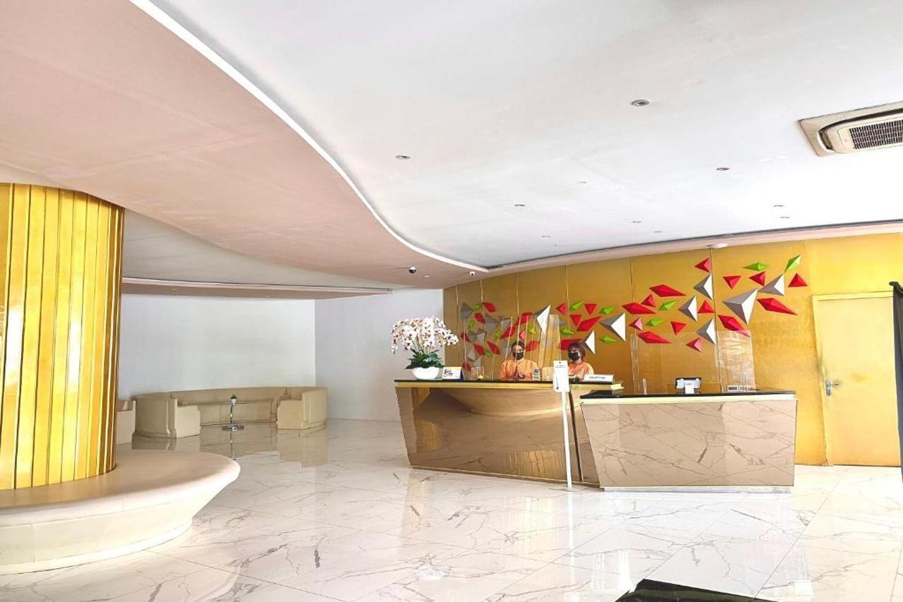 Golden Palace Hotel Batu Merah Esterno foto