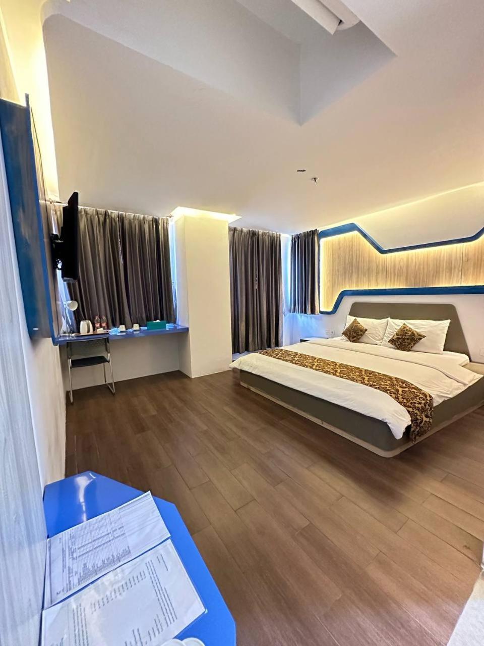 Golden Palace Hotel Batu Merah Esterno foto